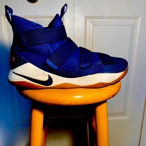 LeBron Zoom Soldier 11